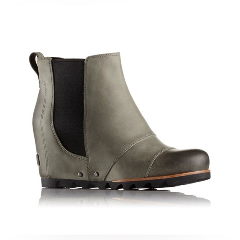 SOREL Lea Wedge Boot or the SOREL Lea Wedge Chelsea Boot Size 7M